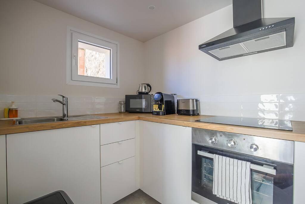 Apartment Endoume, T2 Au Calme, Terrasse, 13007